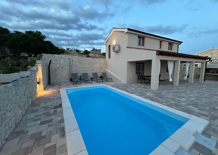 Villa Kamia With Private Heated Pool And Electric Vehicle Adapter