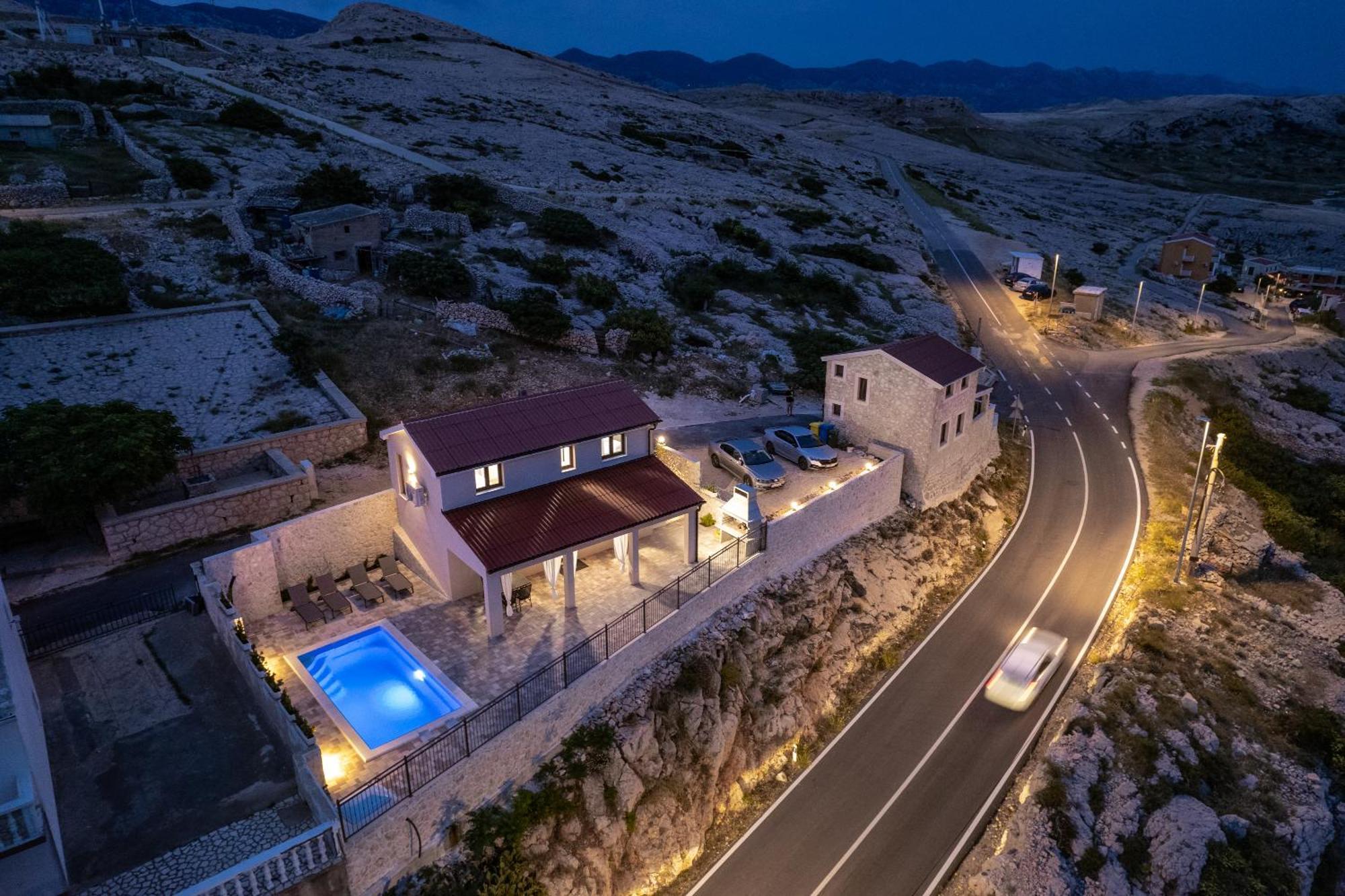 Kamia With Private Heated Pool And Electric Vehicle Adapter *
