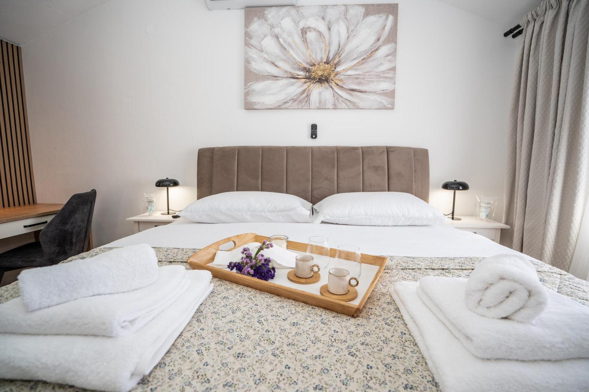 Kamia With Private Heated Pool And Electric Vehicle Adapter