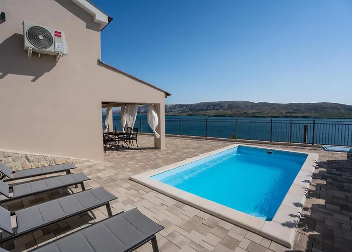 Villa Kamia With Private Heated Pool And Electric Vehicle Adapter