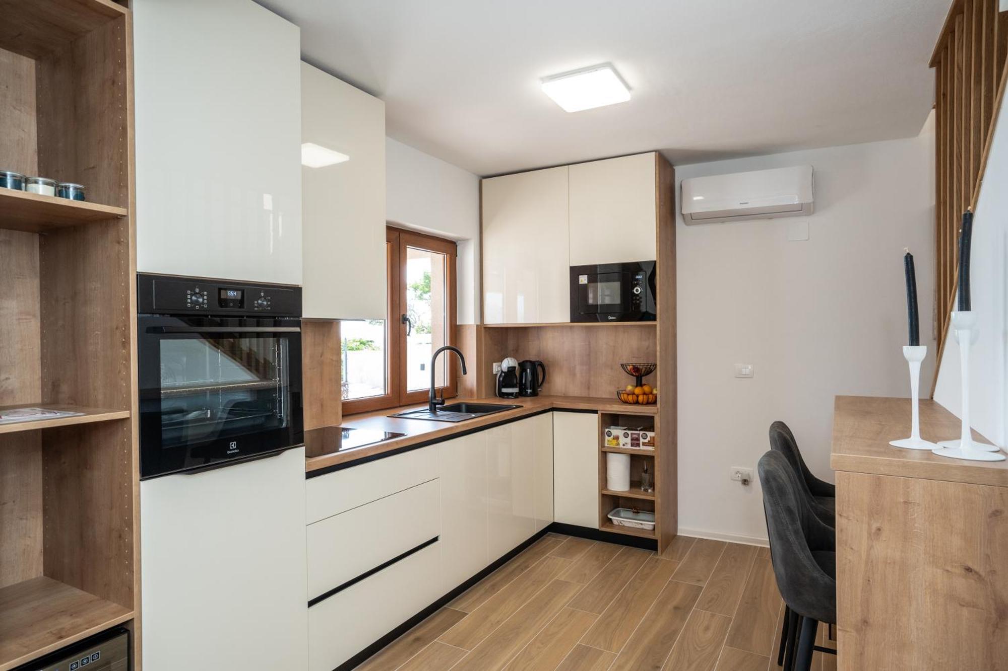Kamia With Private Heated Pool And Electric Vehicle Adapter Villa *