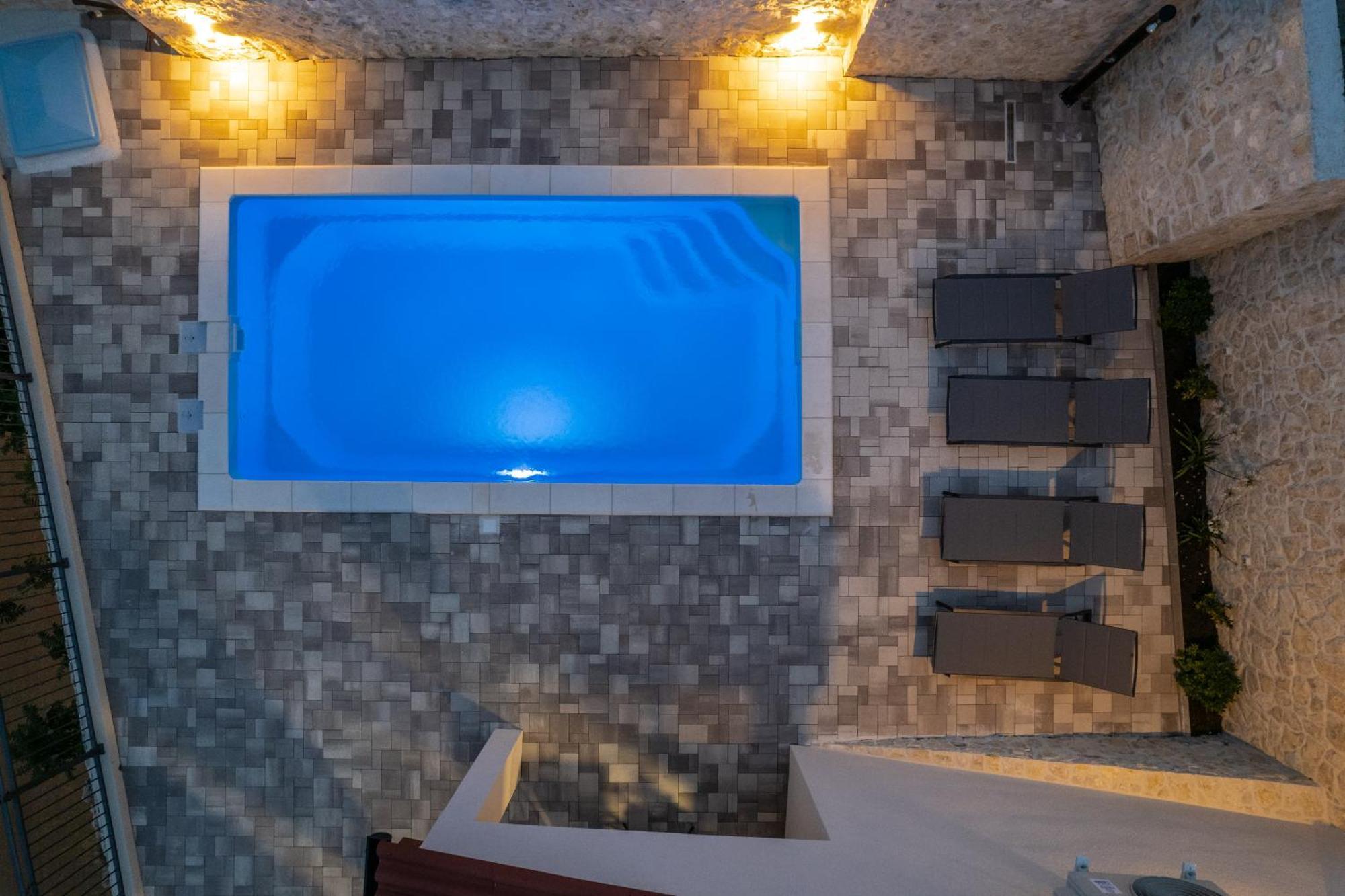 Kamia With Private Heated Pool And Electric Vehicle Adapter