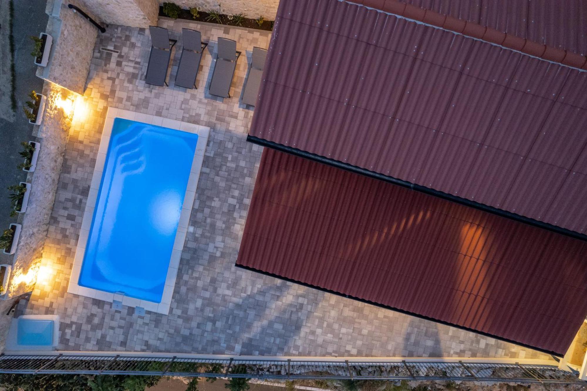 Kamia With Private Heated Pool And Electric Vehicle Adapter