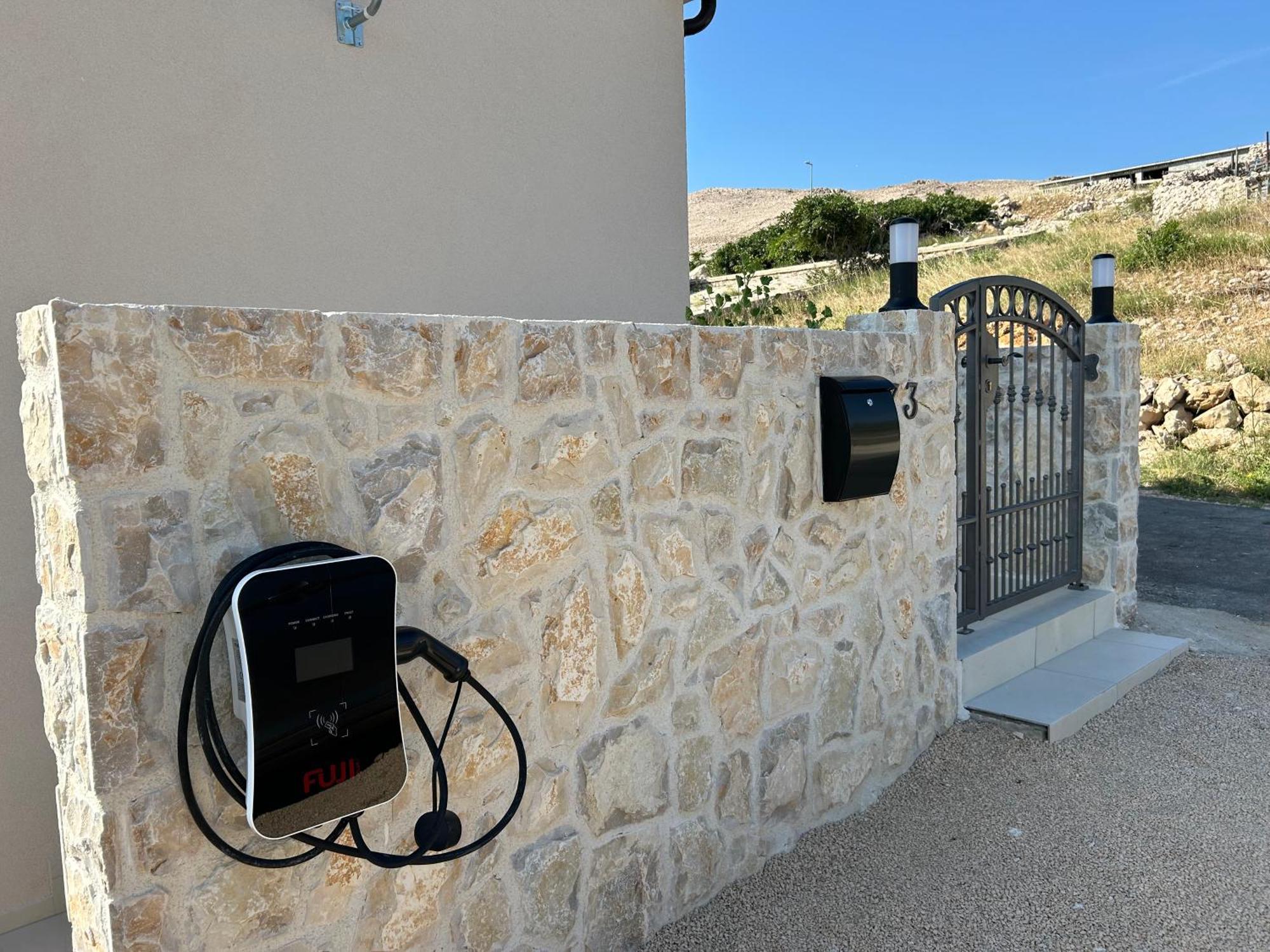 Kamia With Private Heated Pool And Electric Vehicle Adapter Villa