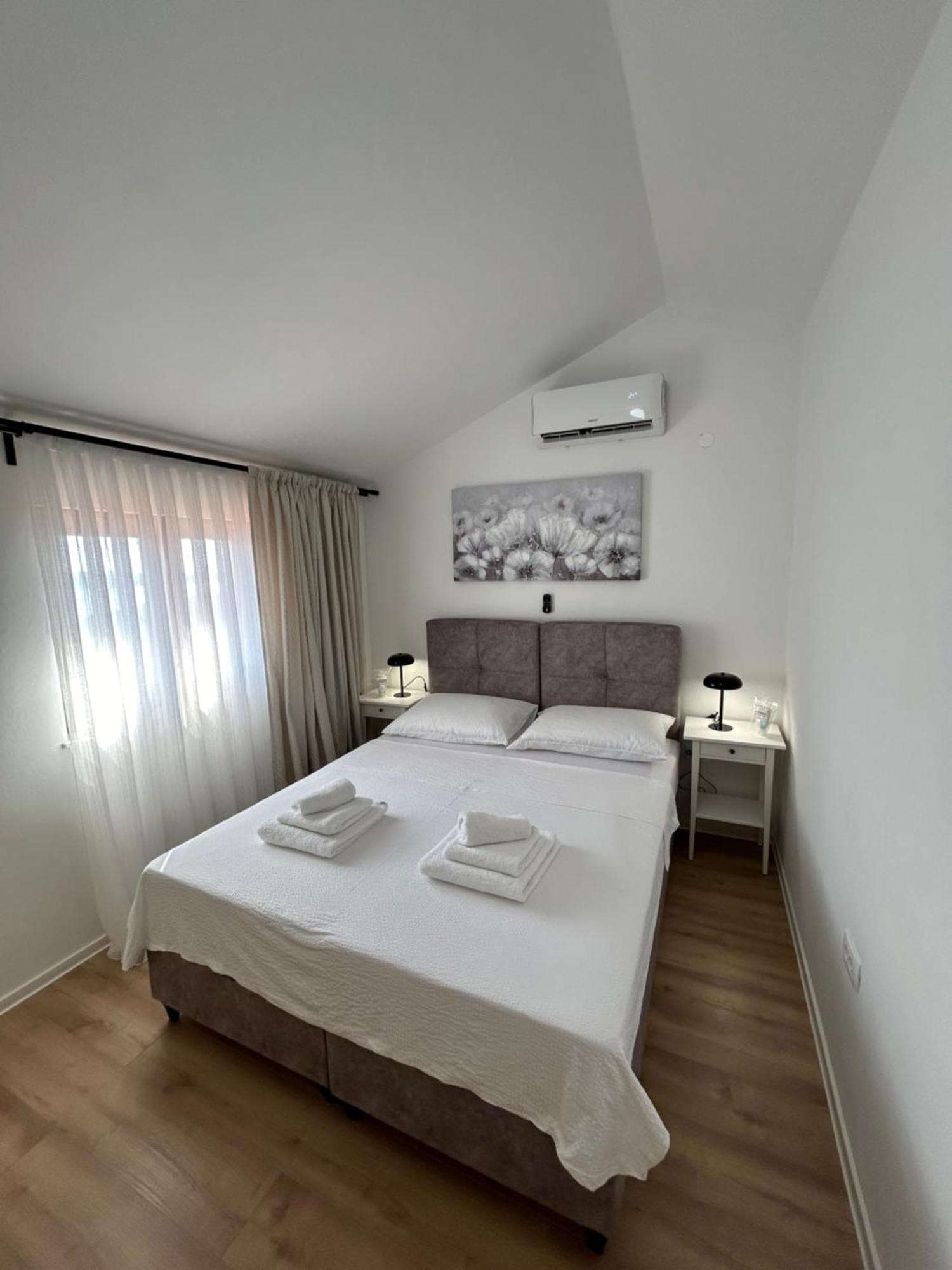Kamia With Private Heated Pool And Electric Vehicle Adapter Villa