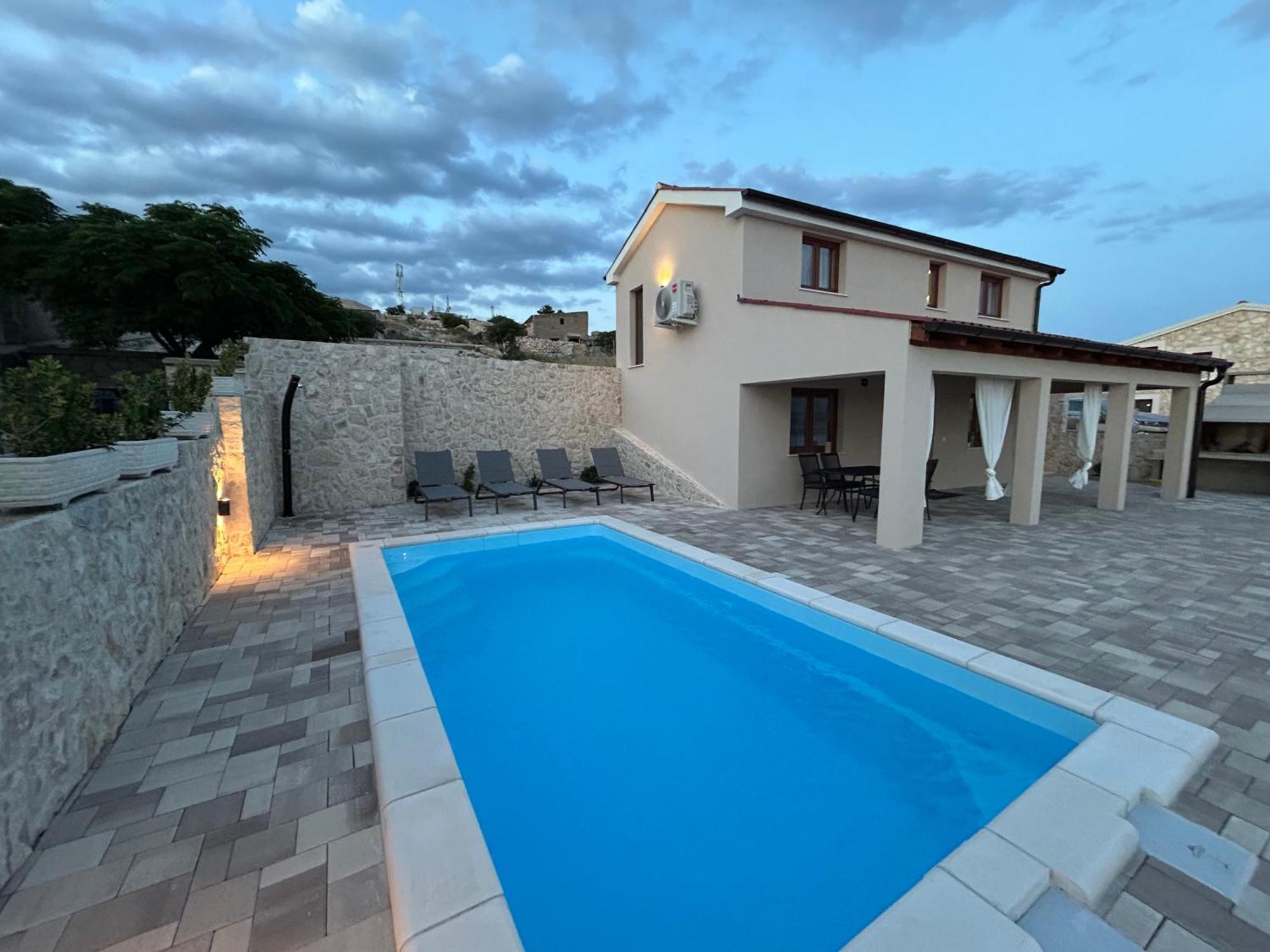 Kamia With Private Heated Pool And Electric Vehicle Adapter Zubovici