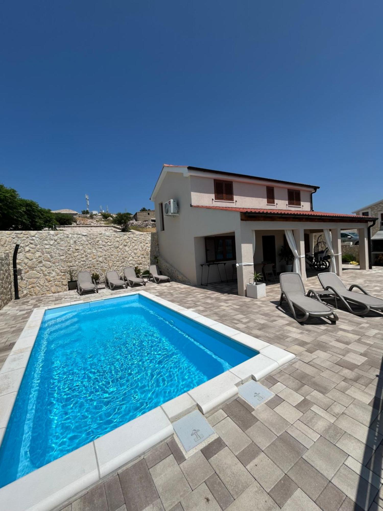 Villa Kamia With Private Heated Pool And Electric Vehicle Adapter *